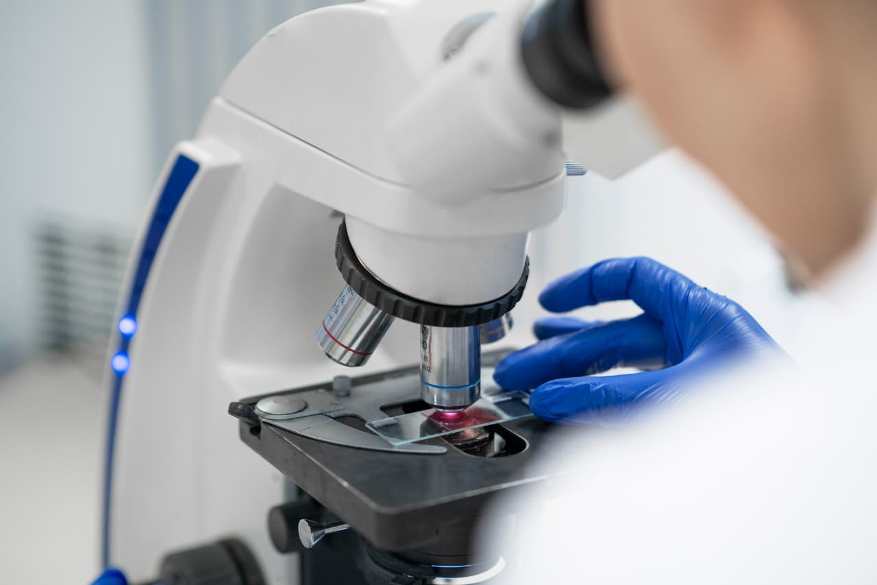 Microscope-based pathology services
